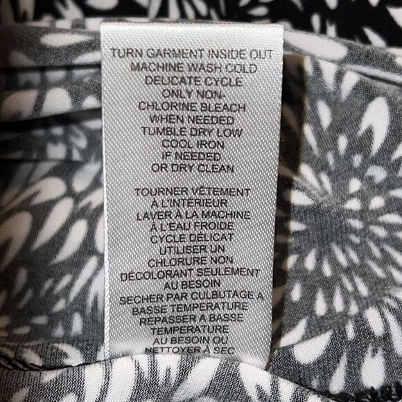 TAHARI WOMAN black and white top 1X.  Excellent condition - Picture 6 of 11